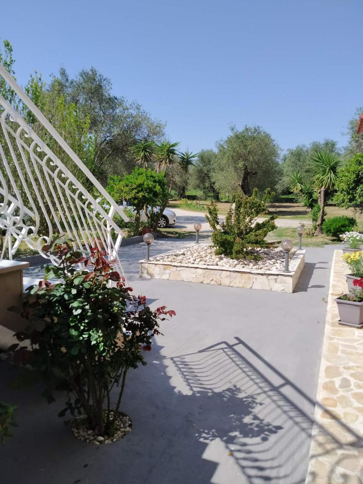 Trousas Apartments روذا المظهر الخارجي الصورة