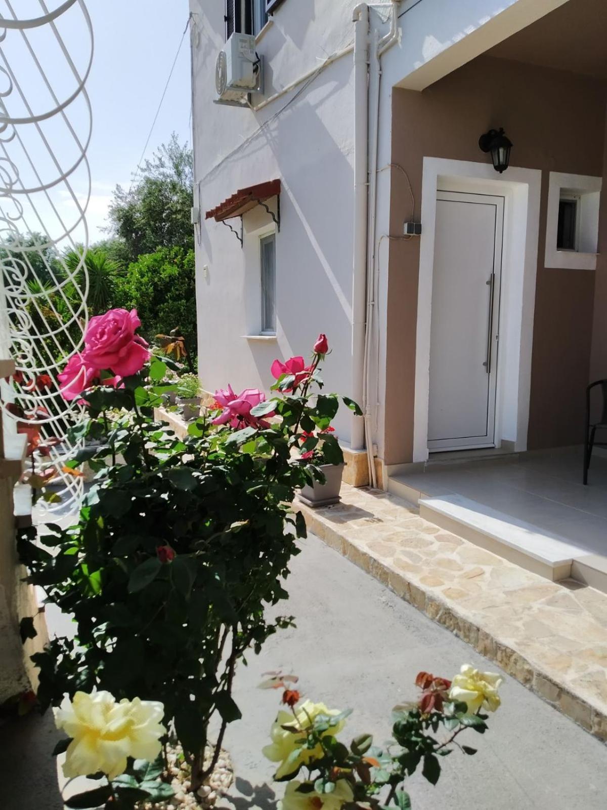 Trousas Apartments روذا المظهر الخارجي الصورة